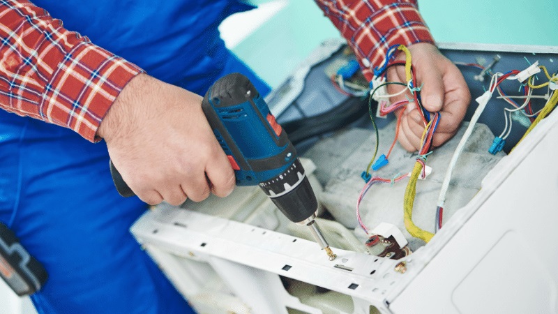Saruhanlı Ukinox Ukinox çamaşır makinesi kart tamiri – Su almama arızası orijinal parça ile giderildi. - Teknik servis örneği